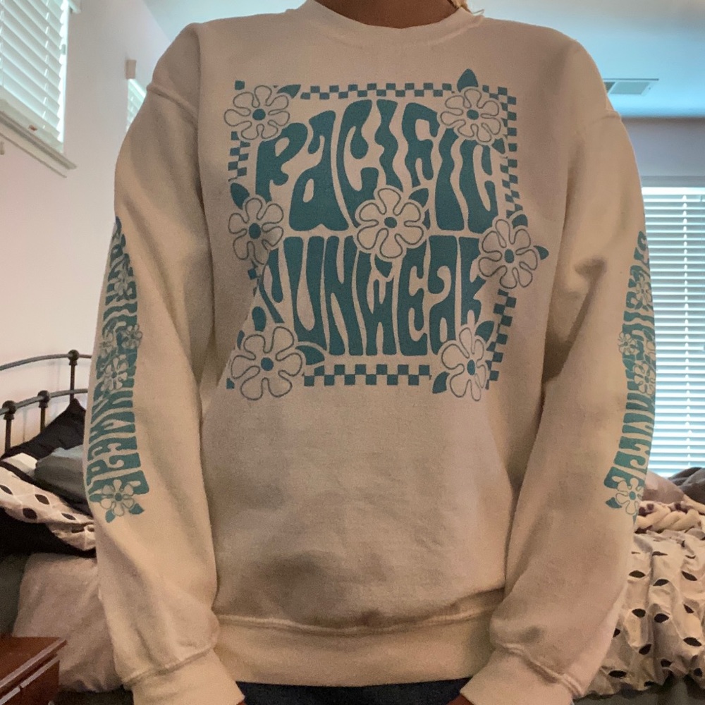 Brand new Pac-sun Pacific Sun-wear white medium crewneck with blue design